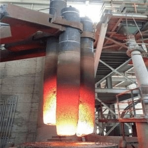 鉄鋼生産の電炉シフト鮮明化とインフレリスク